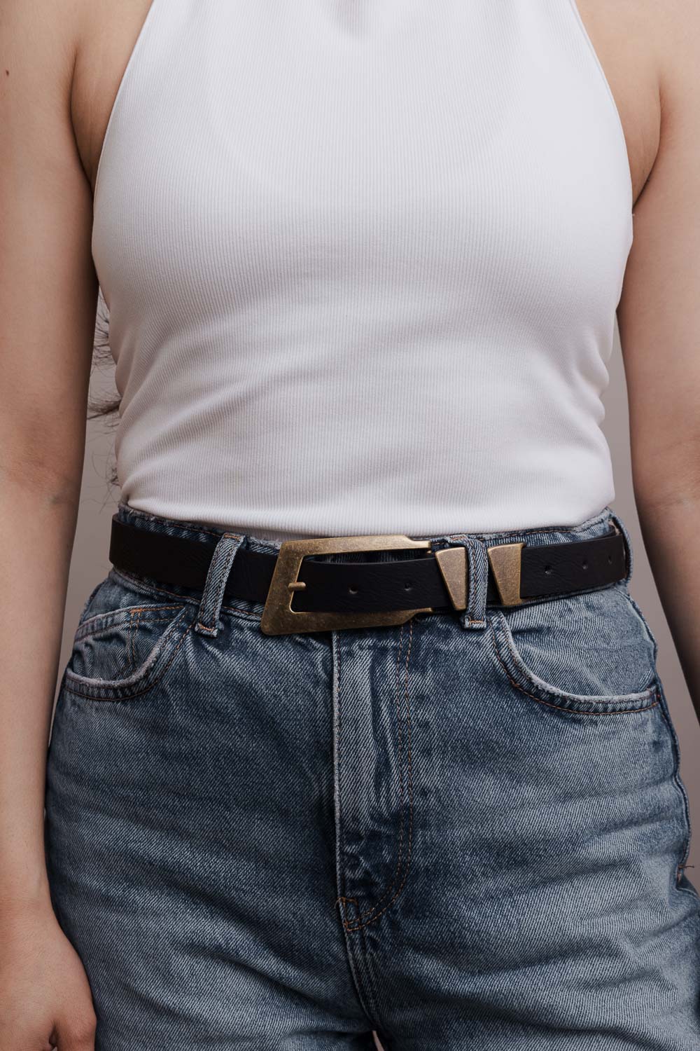 Minimalist Vegan Leather Belt – Sleek & Adjustable Buckle Strap
