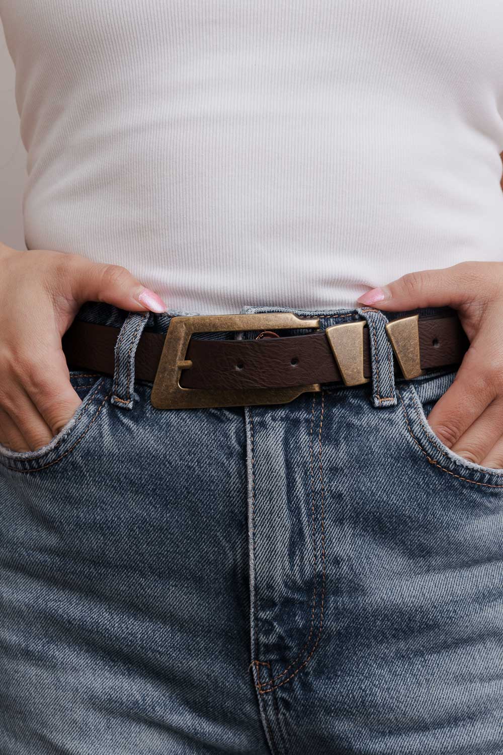 Minimalist Vegan Leather Belt – Sleek & Adjustable Buckle Strap