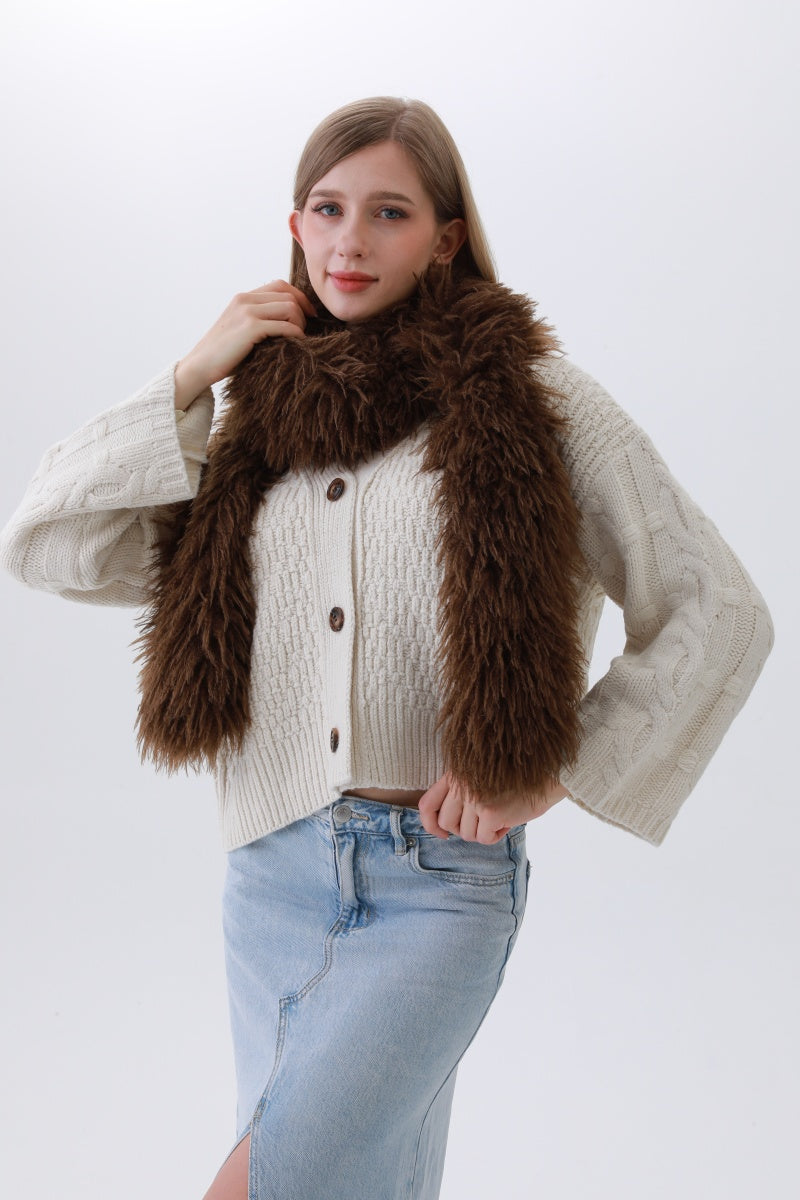Luxe Feather-Trim Scarf – Plush Winter Elegance ❄️
