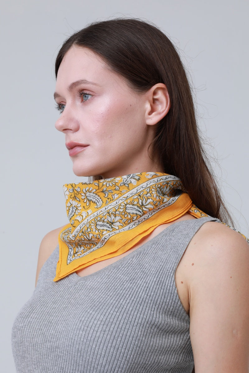 Printed Square Bandanas – Versatile Hair & Neck Scarf Set 🌸🧣