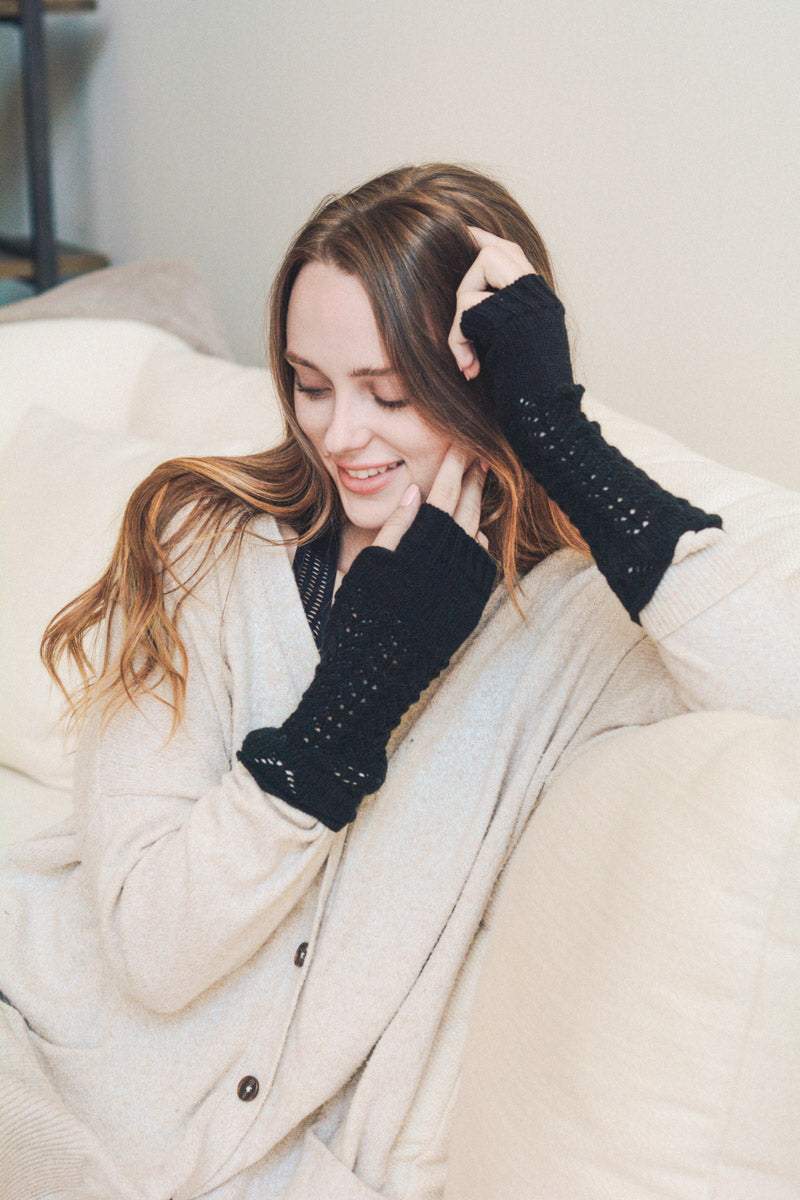 Texting-Friendly Arm Warmers – Trendy Winter Essentials ❄️📱
