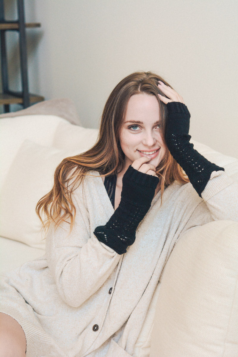 Texting-Friendly Arm Warmers – Trendy Winter Essentials ❄️📱