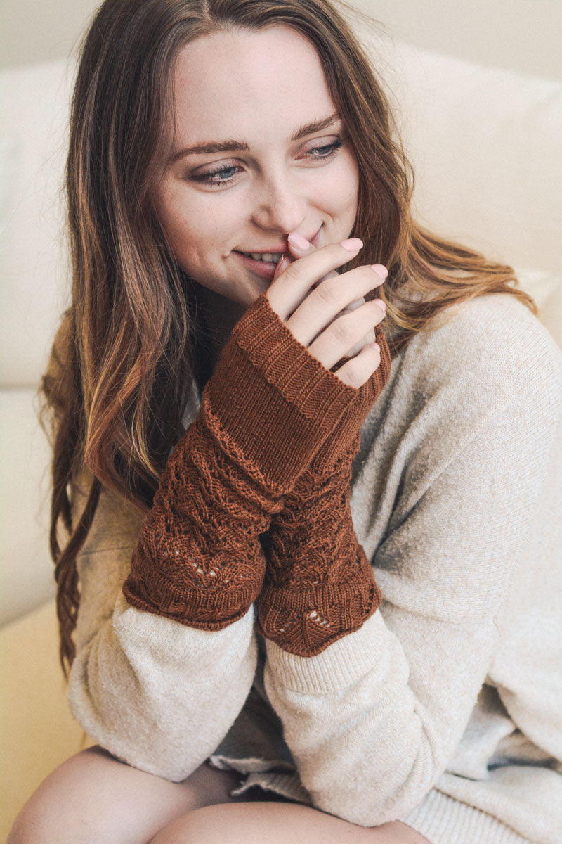 Texting-Friendly Arm Warmers – Trendy Winter Essentials ❄️📱