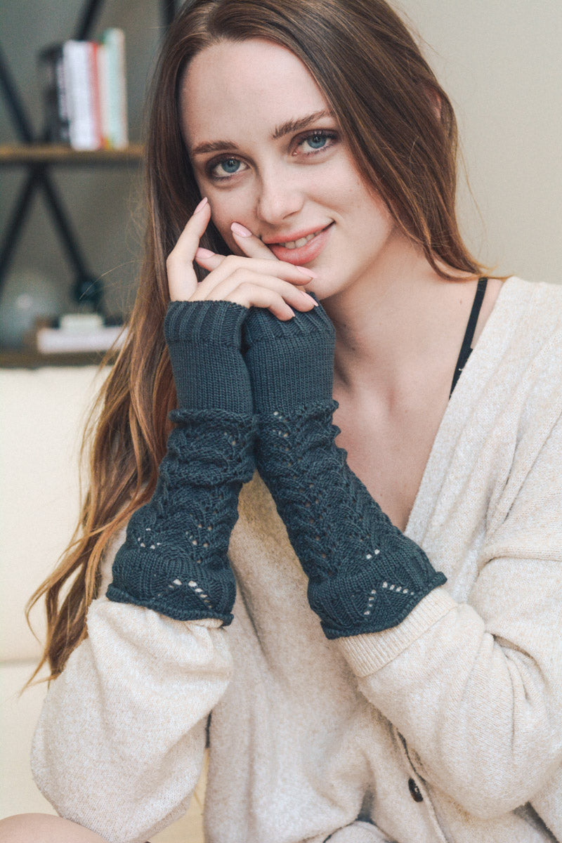Texting-Friendly Arm Warmers – Trendy Winter Essentials ❄️📱