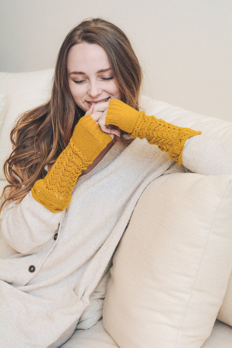 Texting-Friendly Arm Warmers – Trendy Winter Essentials ❄️📱