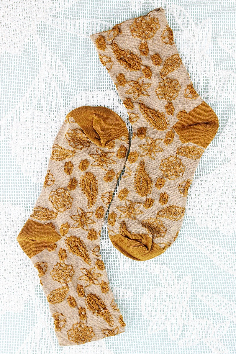 Cashew-Print Socks – Lightweight & Breathable Comfort 🌰🧦