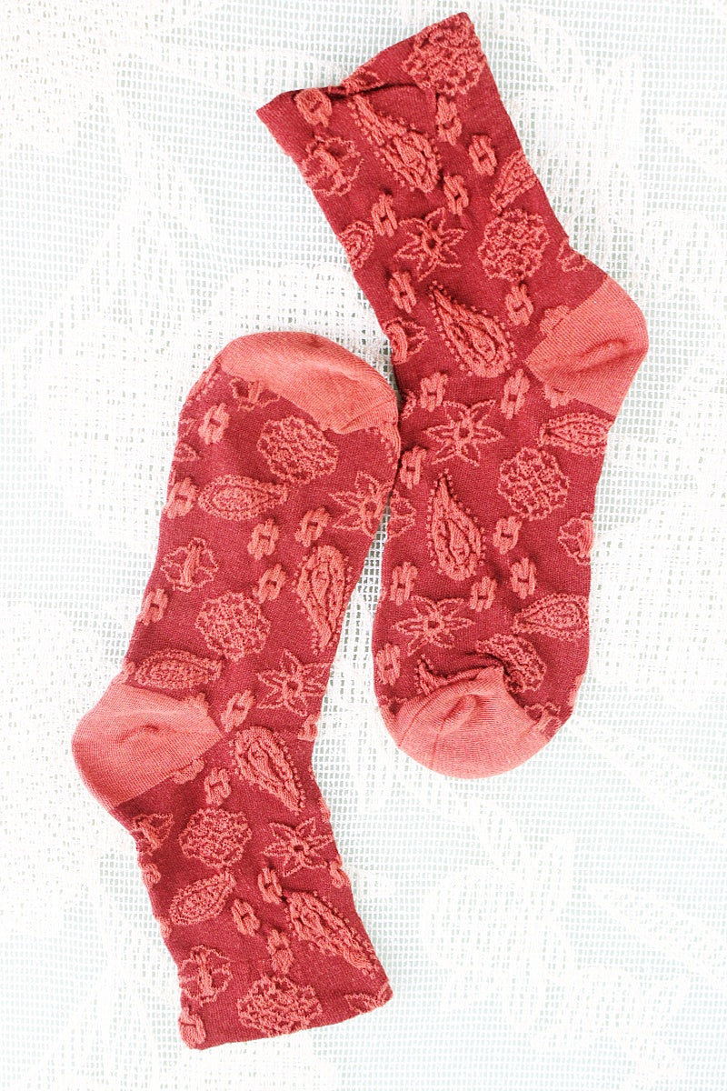 Cashew-Print Socks – Lightweight & Breathable Comfort 🌰🧦