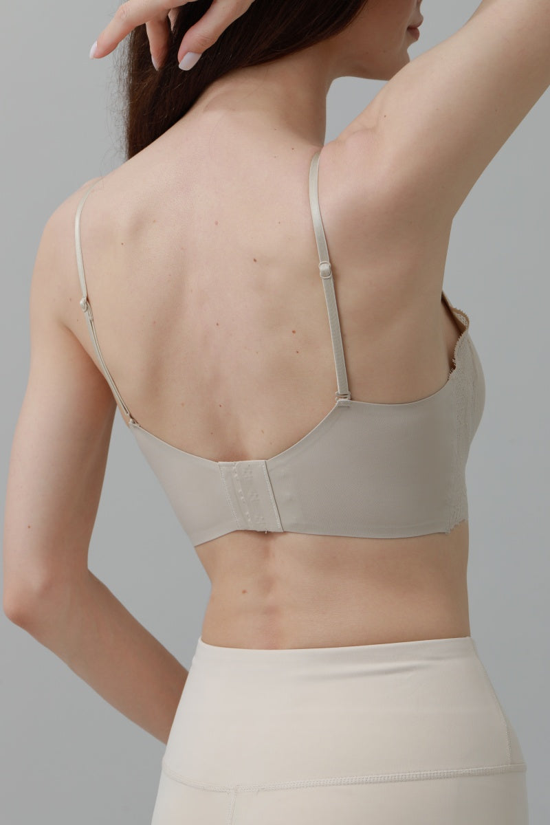 CloudSoft Wireless Bra – Lace Detail &amp; Invisible Fit 🌸☁️