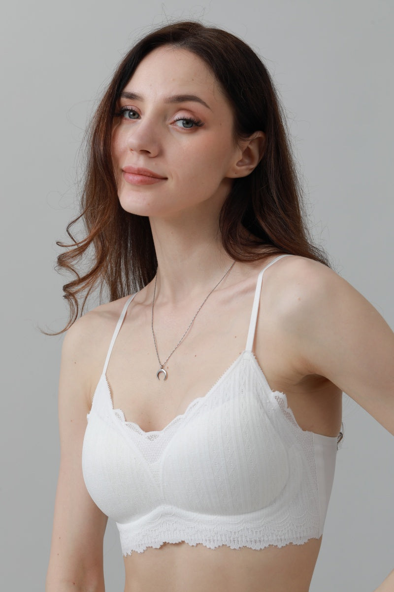 CloudSoft Wireless Bra – Lace Detail &amp; Invisible Fit 🌸☁️