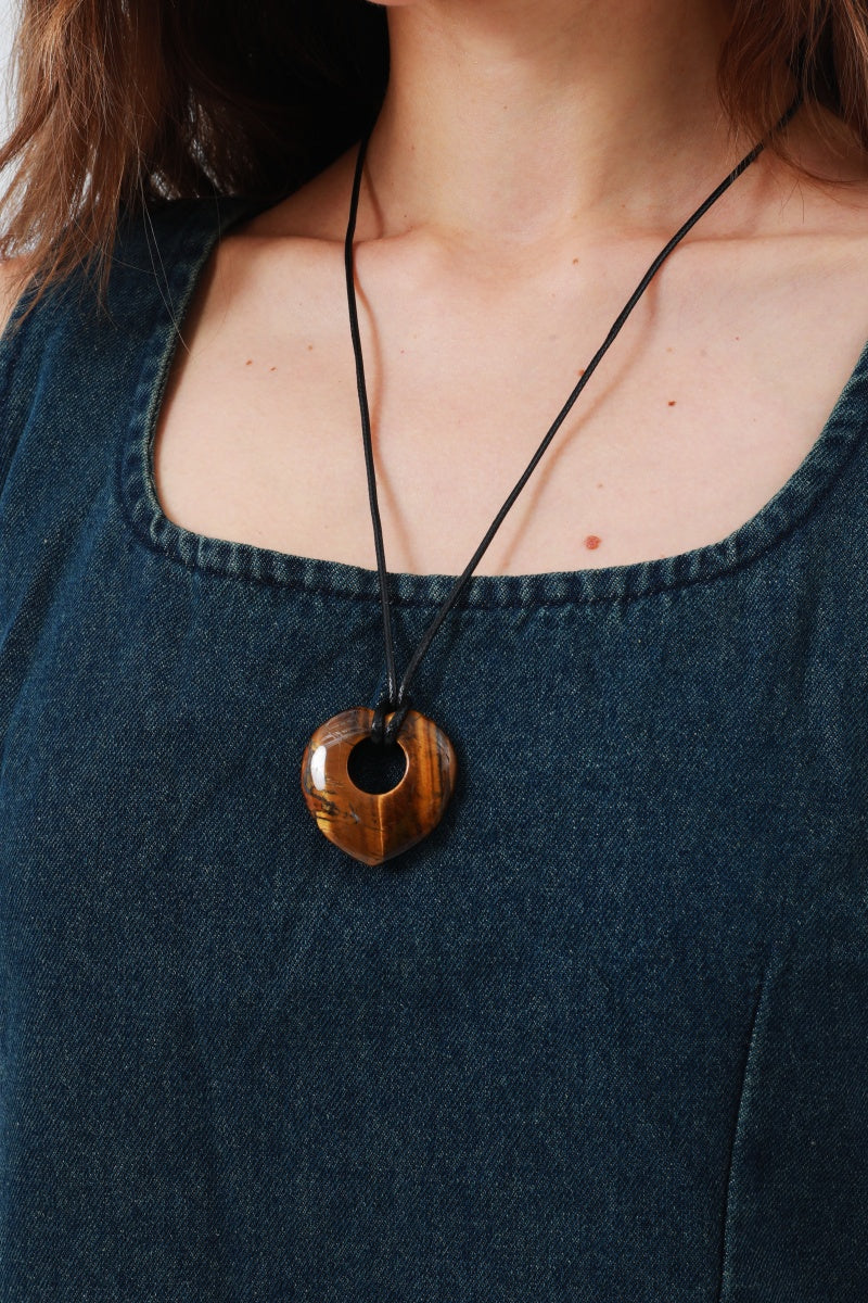 Hollow Heart Gemstone Pendant Necklace for Women – Delicate &amp; Meaningful 💎